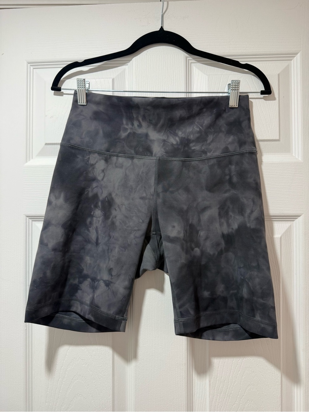 Lululemon Wunder Train Contour Fit High-Rise Short 8”